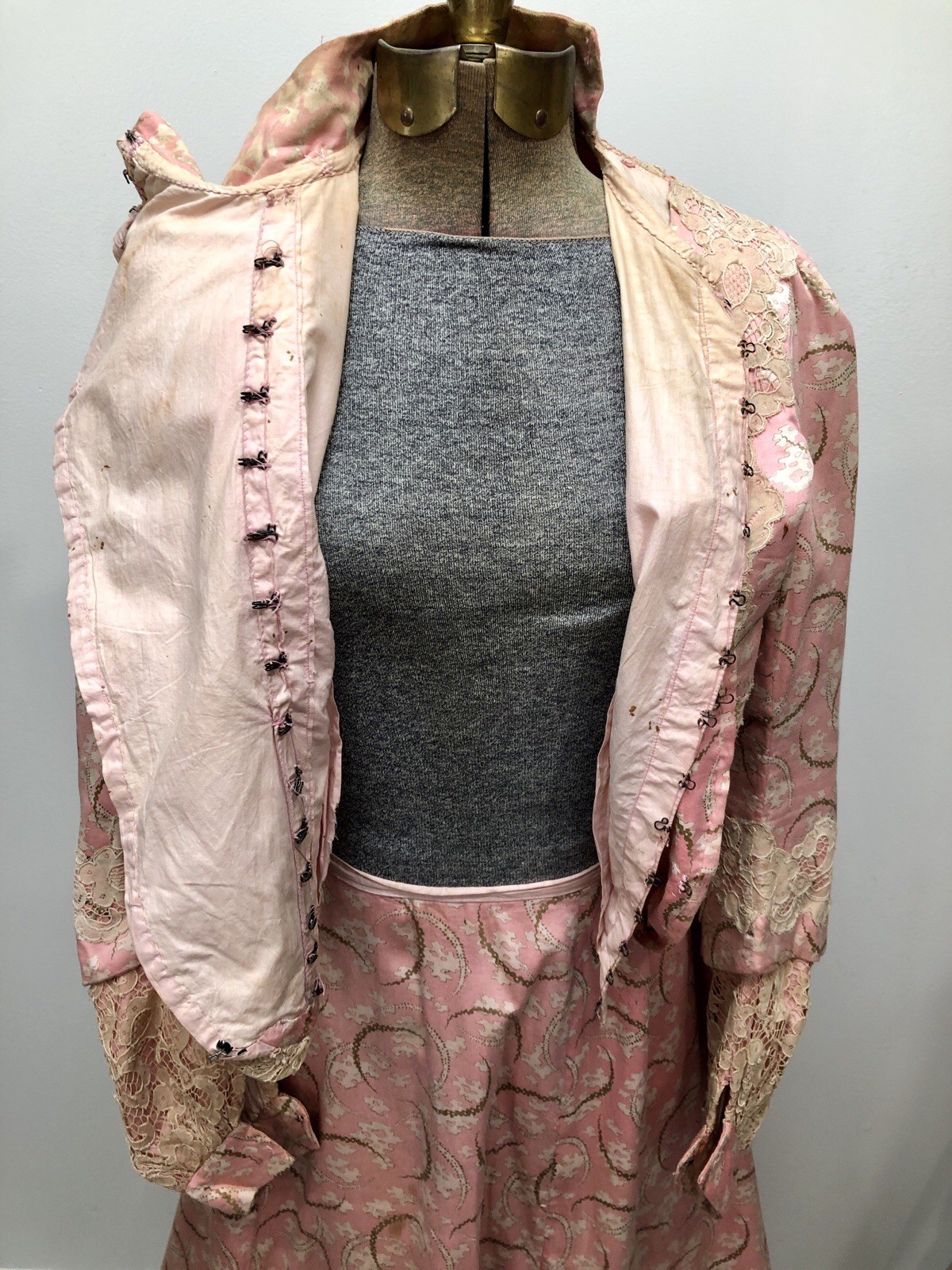 Antique VICTORIAN 1900s GIBSON GIRL Pink Paisley TRAINED GUIPURE LACE 2Pc GOWN