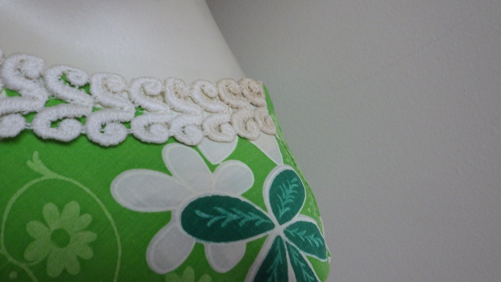 Vintage 1960s 1970s Shift Dress Womens Medium Green White Flower Power Mod Midi