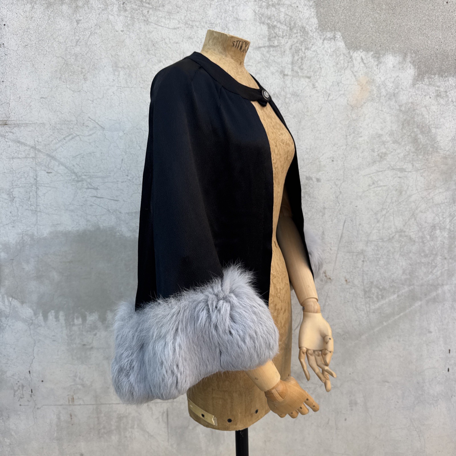 Vintage 1930s Black Silk & Grey Fur Capelet Keyhole Back Art Deco Dress Cape