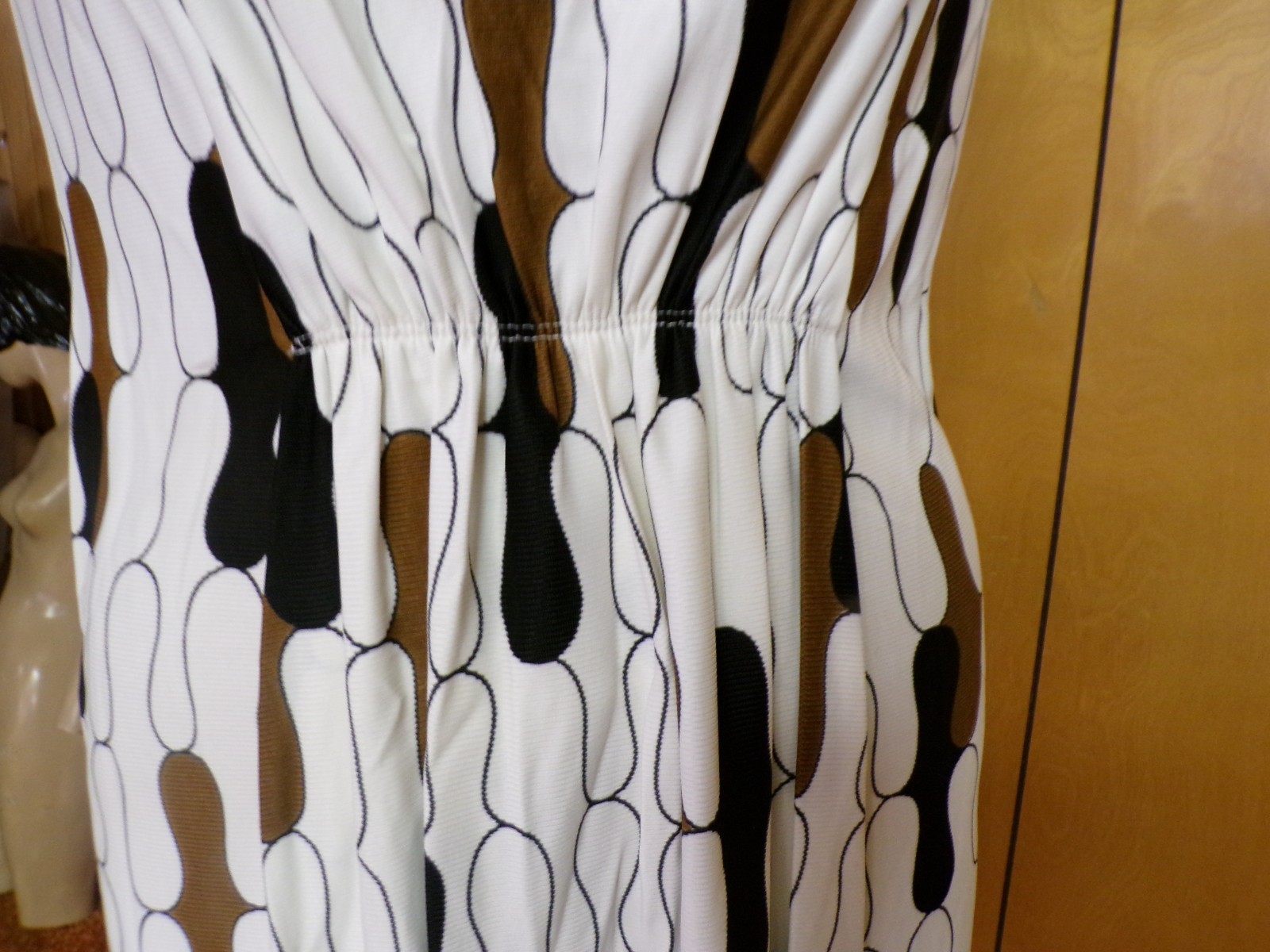 Vintage R&K White w/ Brown Black Geometric Polyester Dress Waist 31″