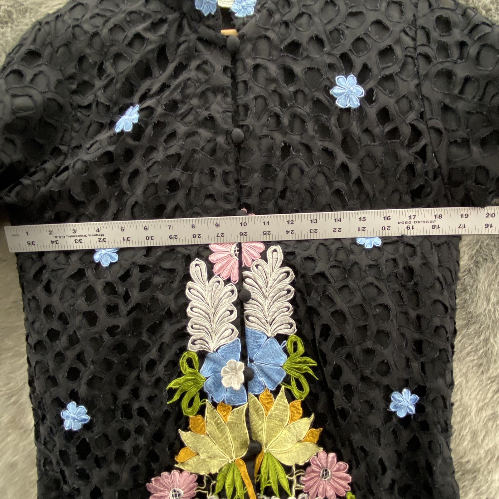 QUEEN CARO OF HONOLULU Vintage Cutwork Heavily Embroidered Applique Jacket Small