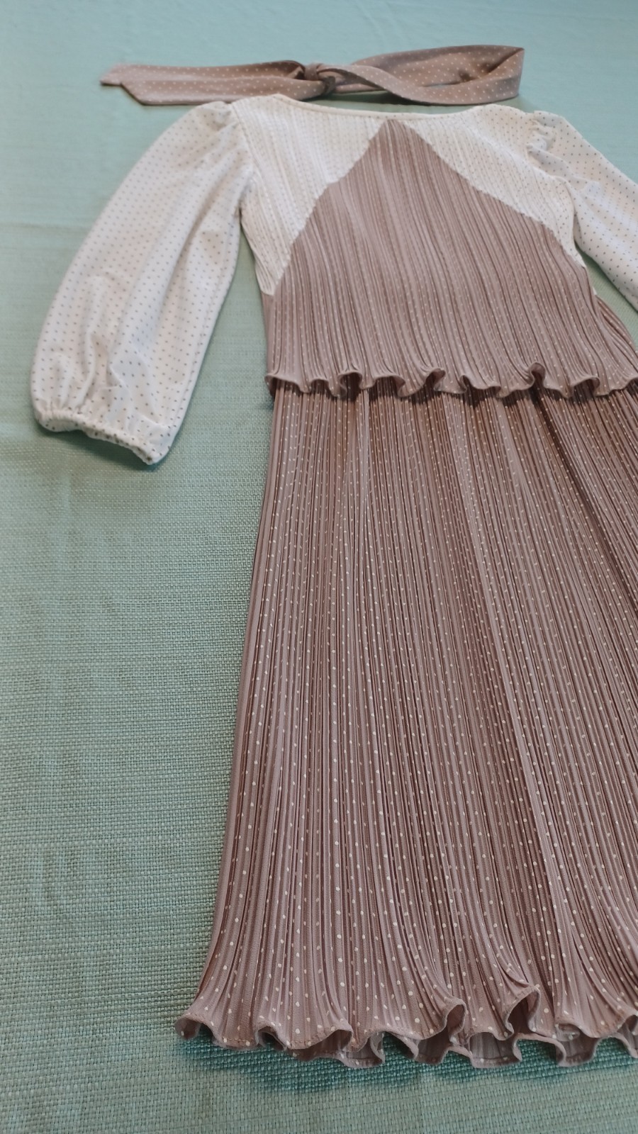 Vtg New Discoveries Union Pleated Colorblock Plisse Dress Beige/White Polka-dots