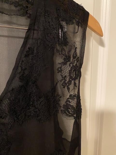 VINTAGE Reformation Black V-neck sleeveless lagenlook blouse top silk/lace