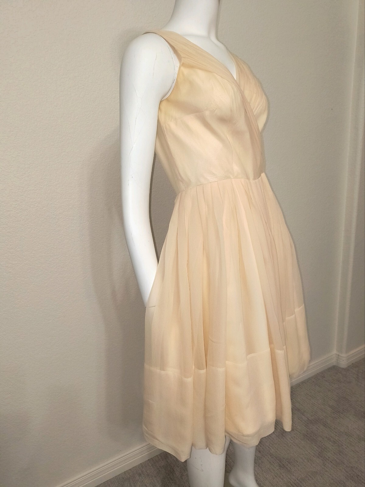 Vtg 1950s Ivory Pale Peach Chiffon V-Cut Neckline Cocktail Dress, Sz 4-6