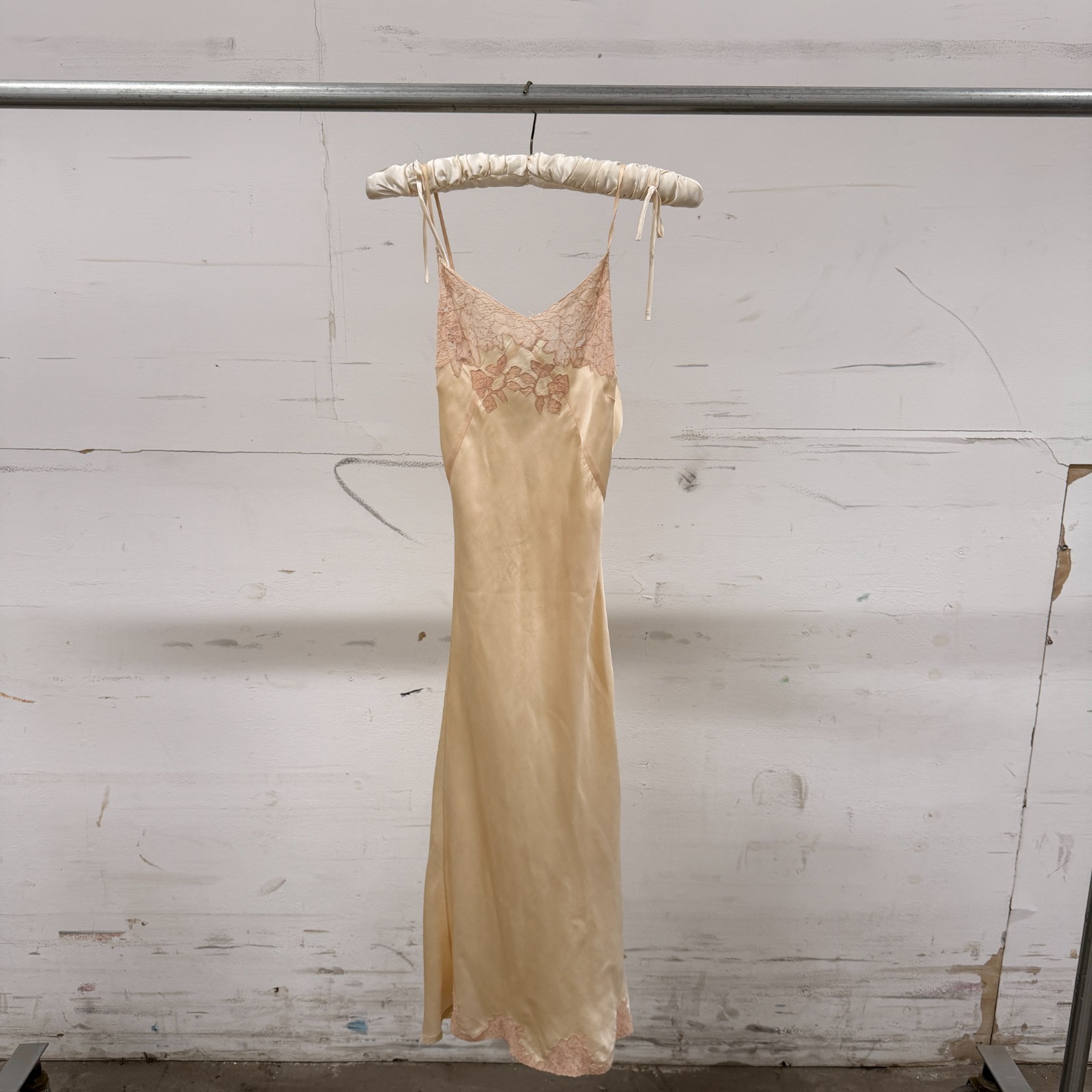 Vintage 1930s Cream Silk Satin Slip Dress Bias Cut Floral Lace Bodice Midi Gown