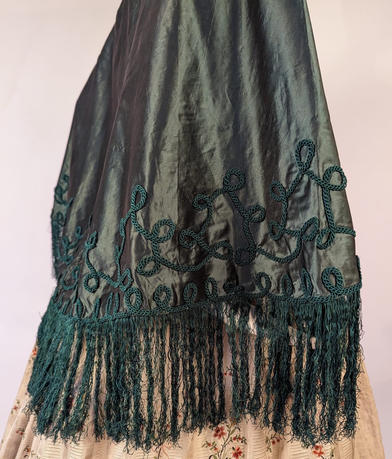 CIVIL WAR 1860’S GREEN ONYX SILK TAFFETA CAPE W SOUTACHE SCROLLS + FRINGE 