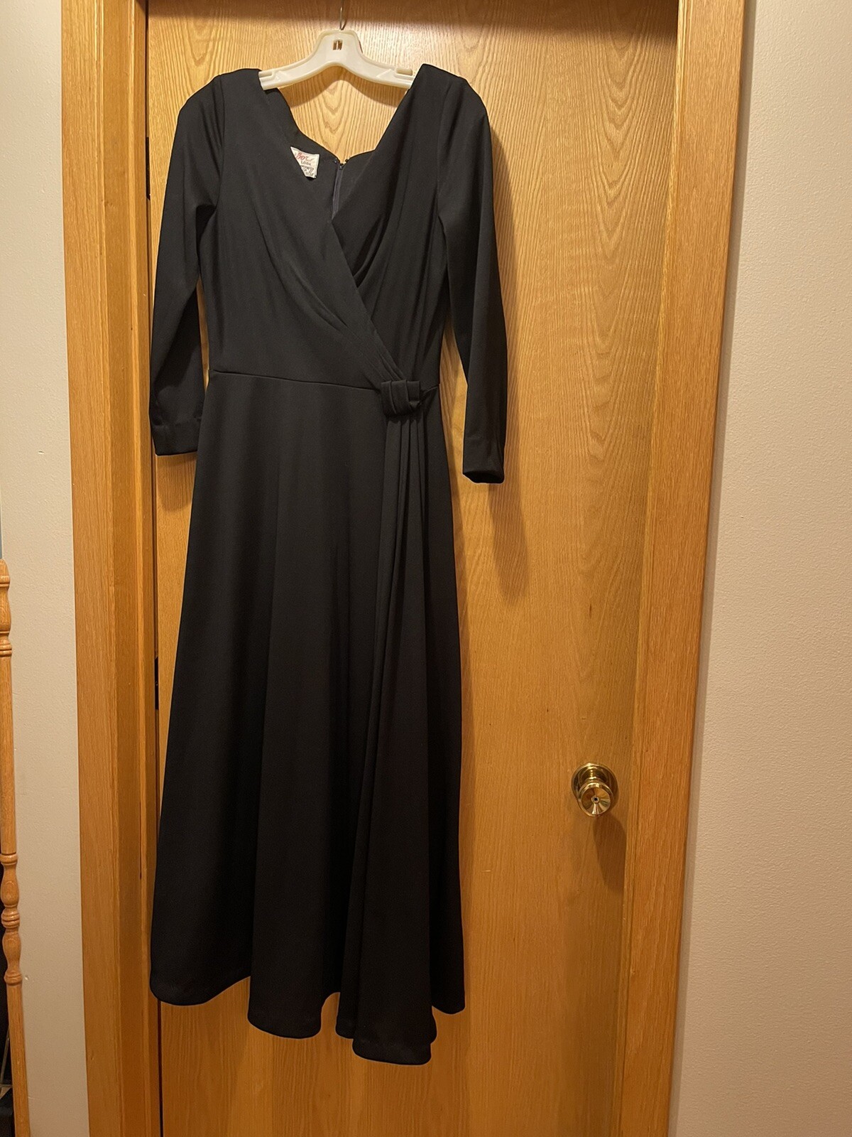 Vtg Ava Gabor by Estevez Black knit long Dress Size 8/9 V Neck Zipper Back