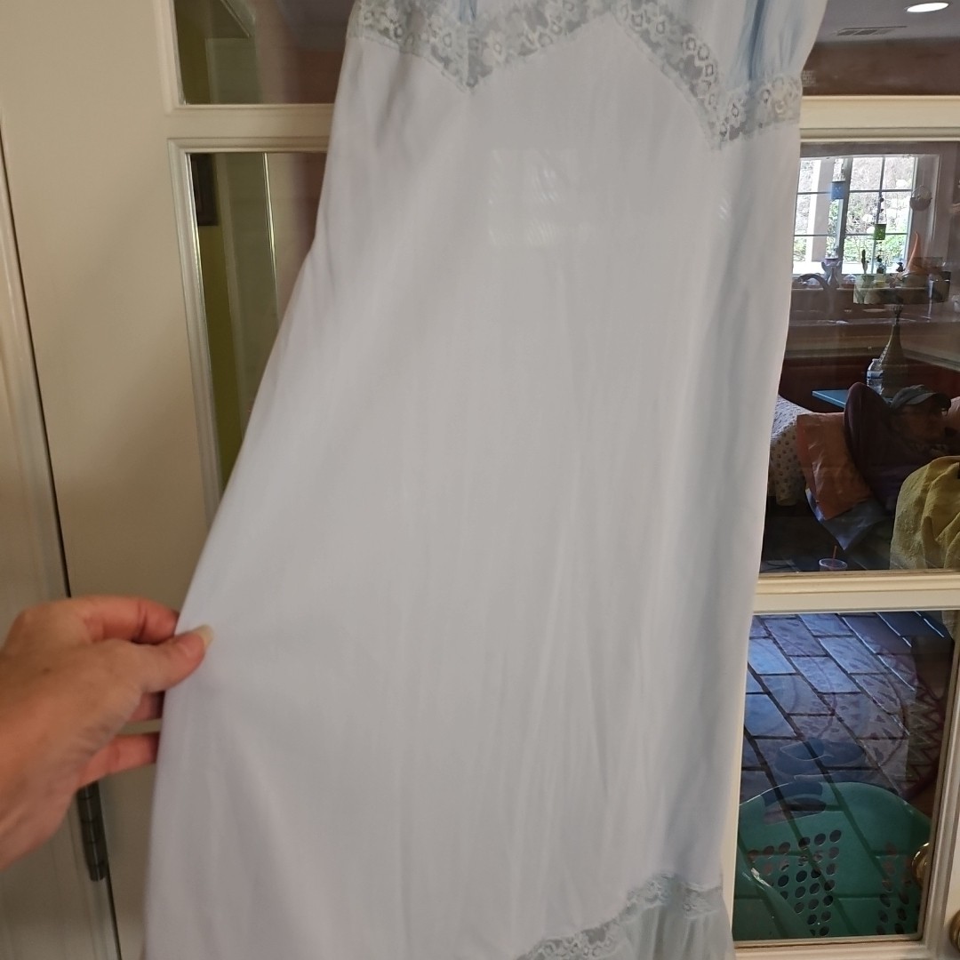 Vtg 50s Evette Baby Blue Full Slip Nightie Crystal Pleating Bodice & Lace 32″