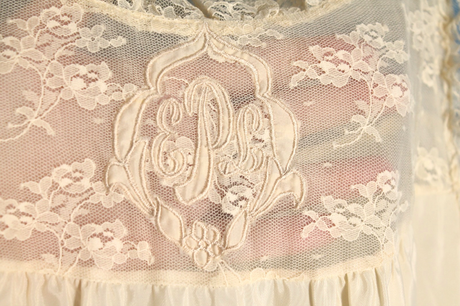 VTG GILEAD Ivory NYLON/CHIFFON Lace Detail LOUNGE Peignoir ROBE/NIGHTGOWN SET S