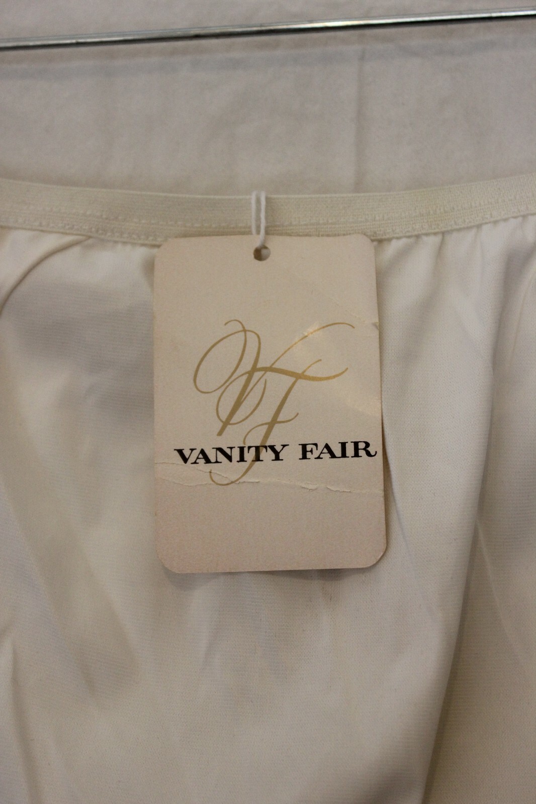 Vanity Fair Vintage Anti-Cling Nylon Tricot Slip Women’s Size M NWT