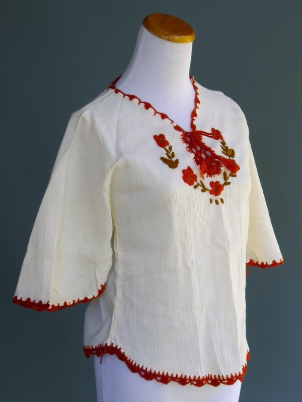 VTG 70s Mexican Cotton Gauze Top Floral Embroidery Yarn Crochet Trim NOS New S