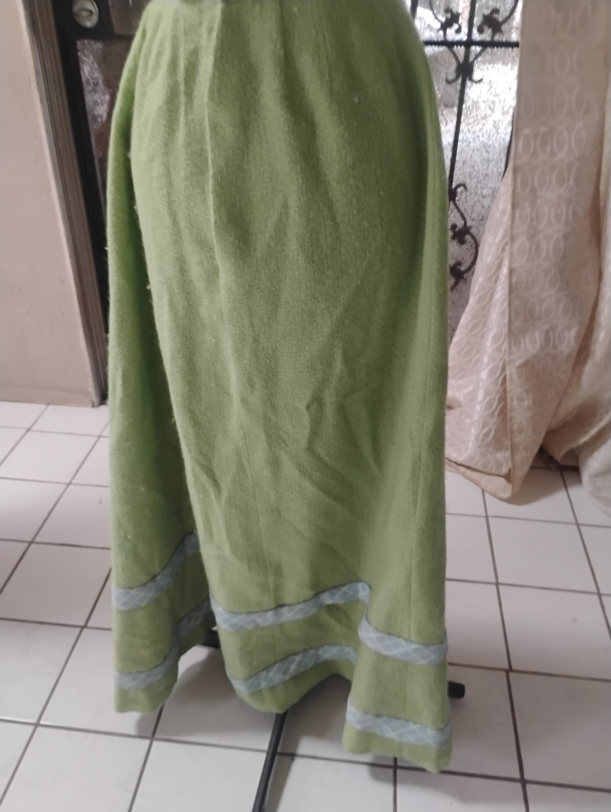 1940s EDWARDIAN Boucle Peridot WOOL SKIRT Sz 25 Waist