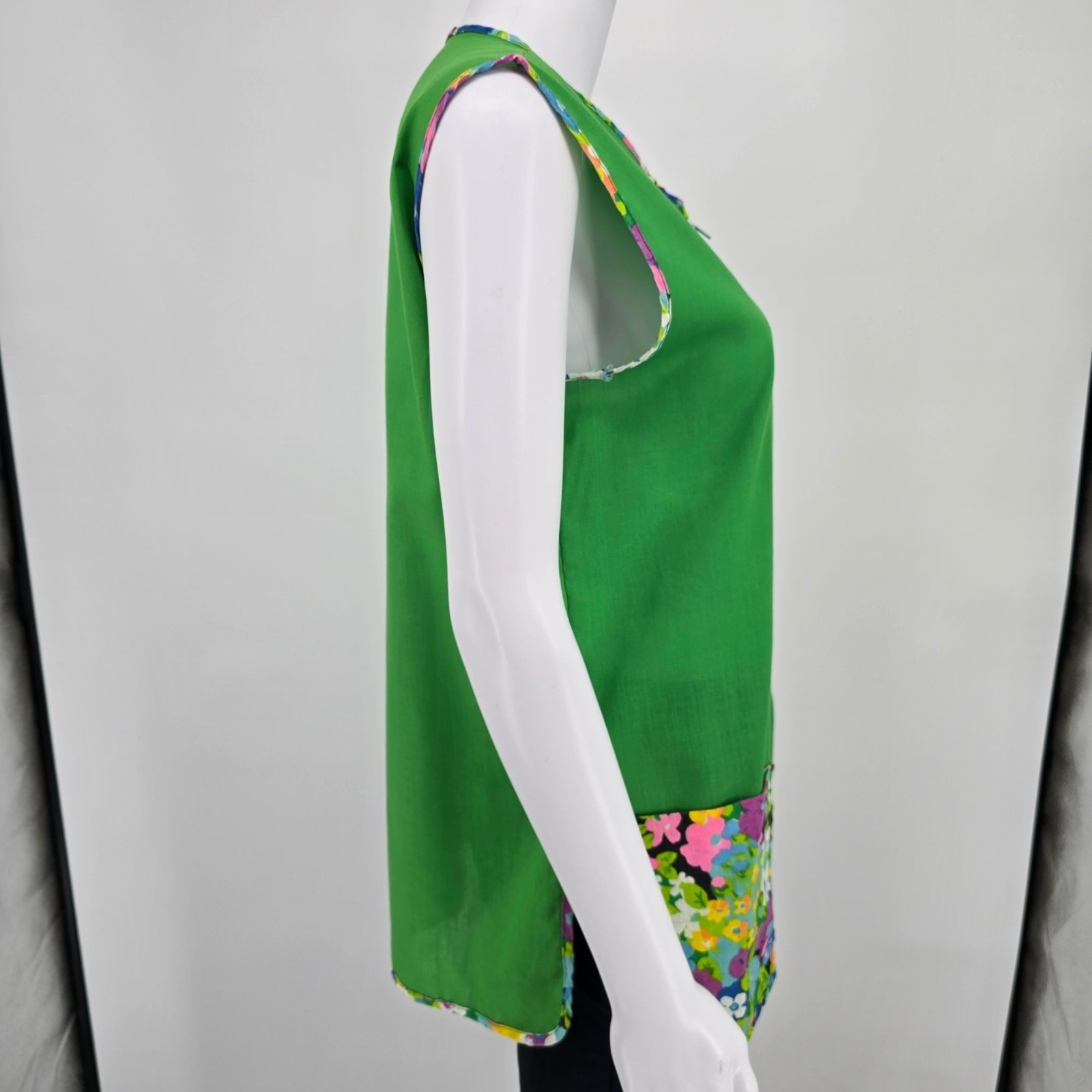 Vintage 1960s Women’s Kelly Green Floral Trim Zippered Patch Pocket Mod Vest (L)
