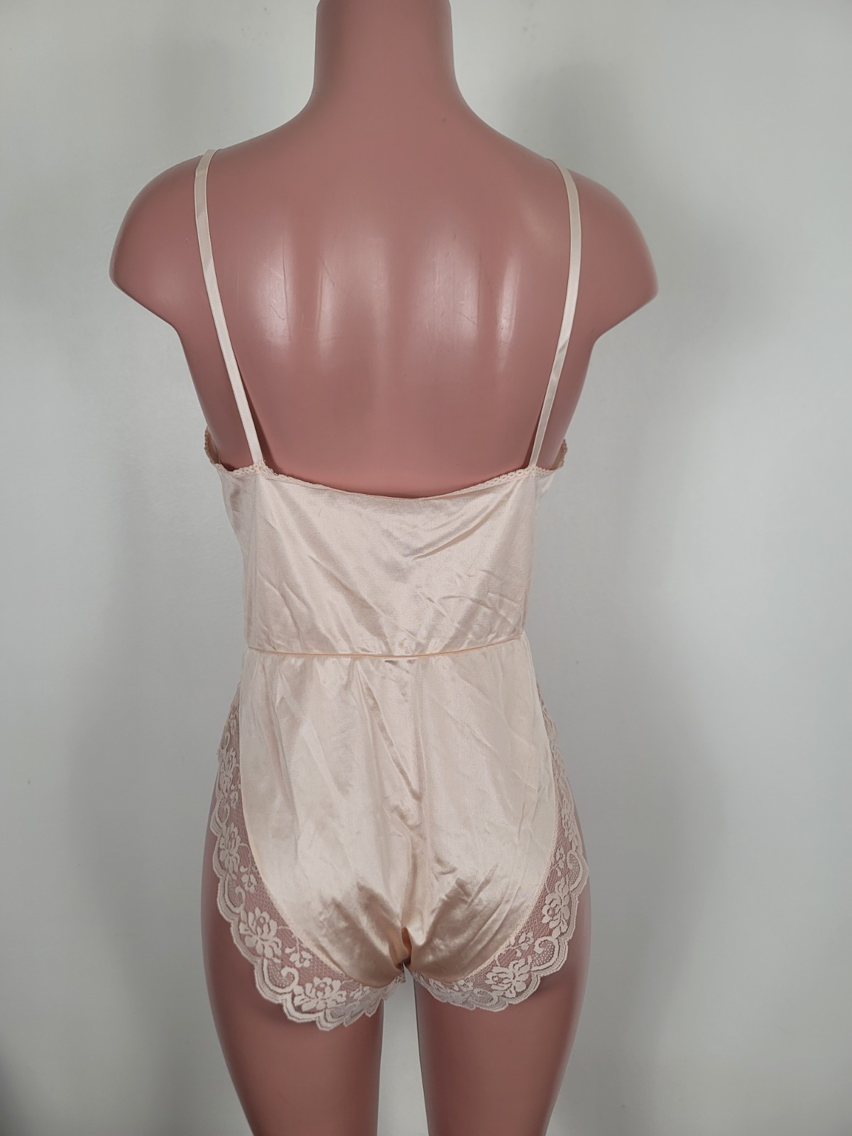 Vintage Maidenform Chantilly Bodysuit Lingerie Peach Nylon Lace Sz 36 USA Union