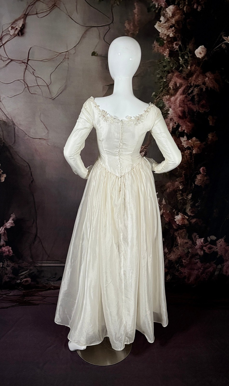 1960s Silk Shimmer Organza Wedding Dress W/Fitted Sleeves size 2/4
