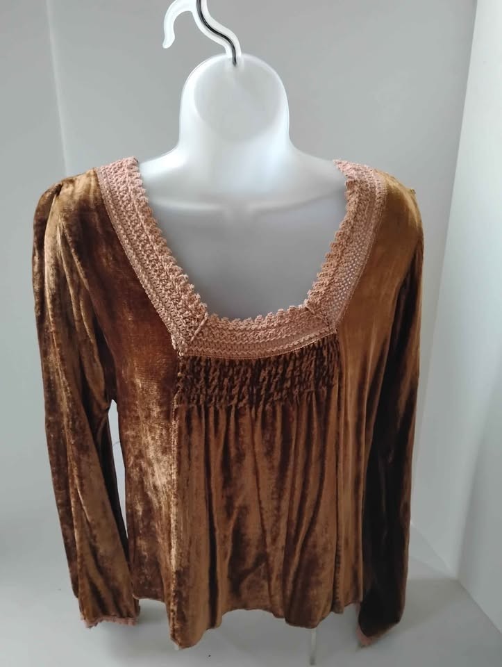 Women’s Medium Top Gold Velvet Long Sleeves Empire Style Bric-A-Brac Trim