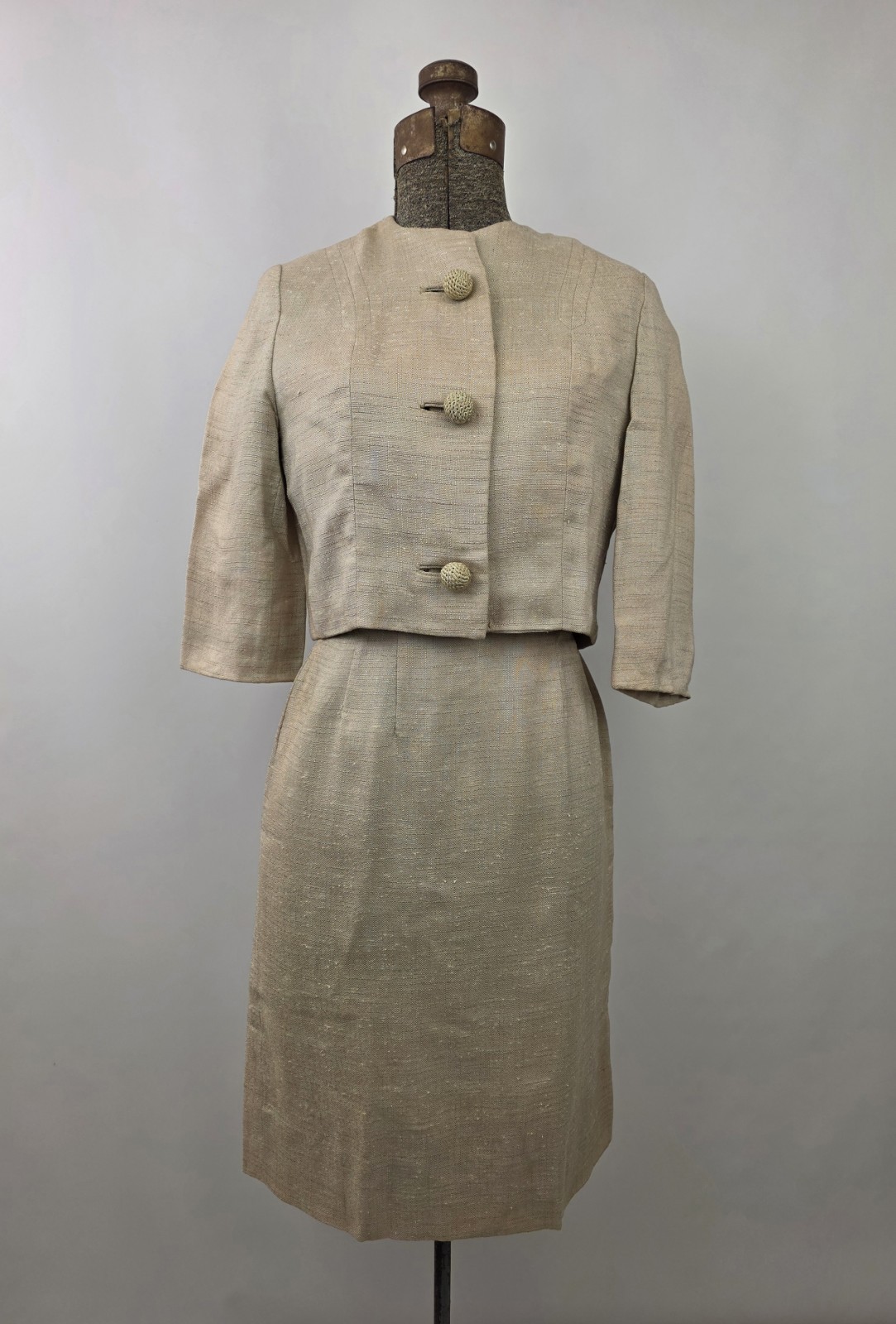 Vintage 1960’s Women’s Beige Rayon 2-Piece Wiggle Dress & Jacket Suit Set XS