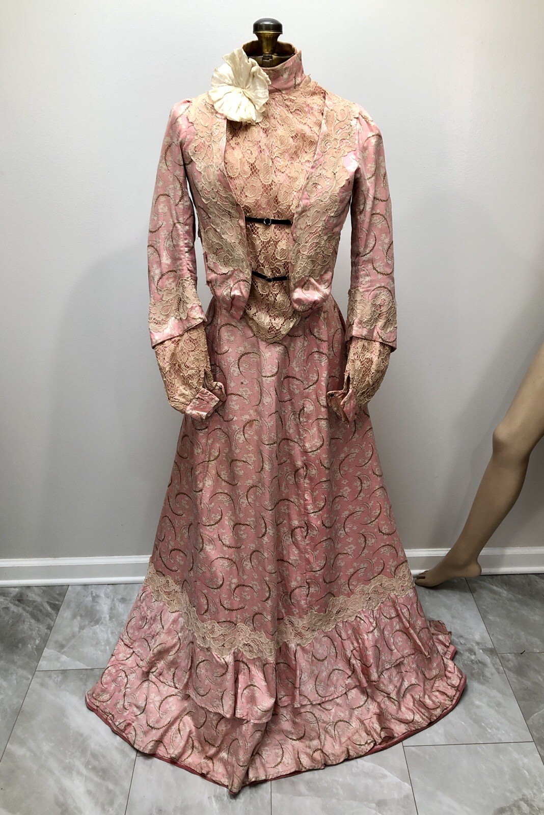 Antique VICTORIAN 1900s GIBSON GIRL Pink Paisley TRAINED GUIPURE LACE 2Pc GOWN