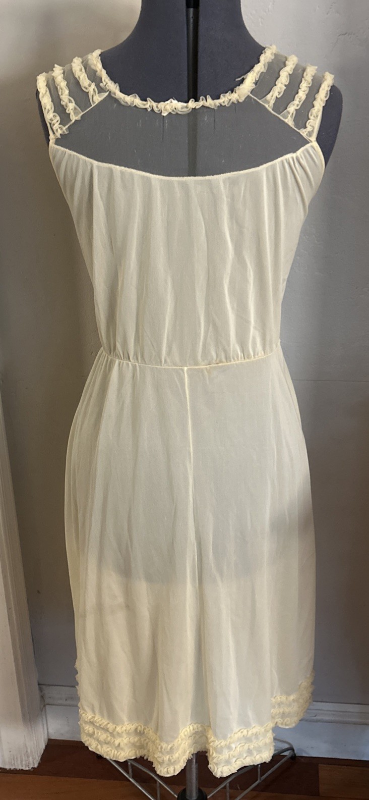 VTG CHIC LINGERIE Yellow Nightgown and Robe Peignoir NYLON USA SZ Med