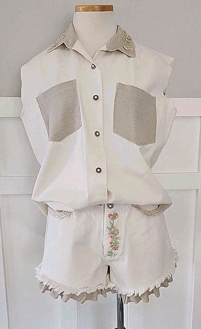 vintage Enchante set of blouse and shorts Ivory Color Size Large Used
