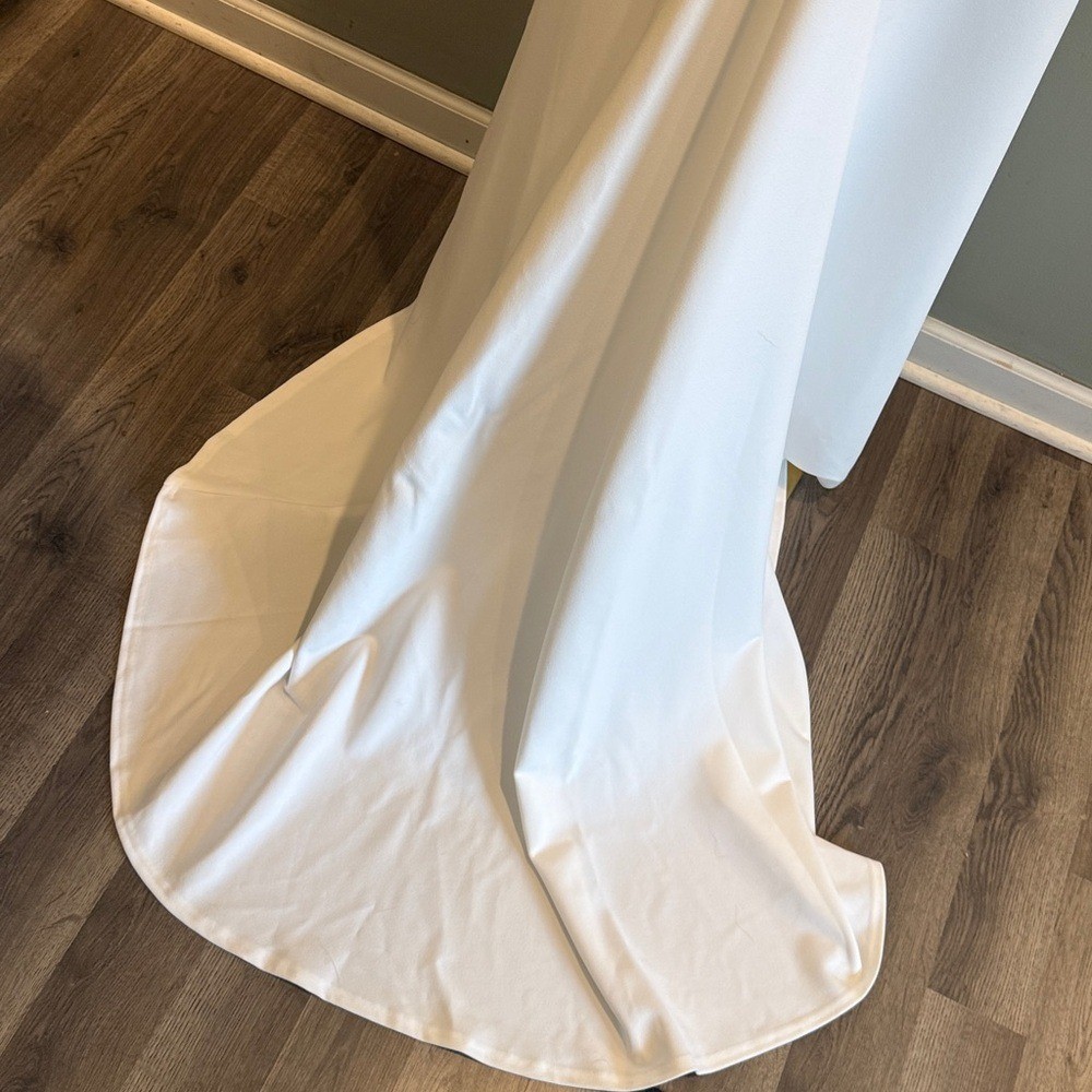 NWT- Esmeralda Bridal Dress *lace in slit removed for a more elegant look*