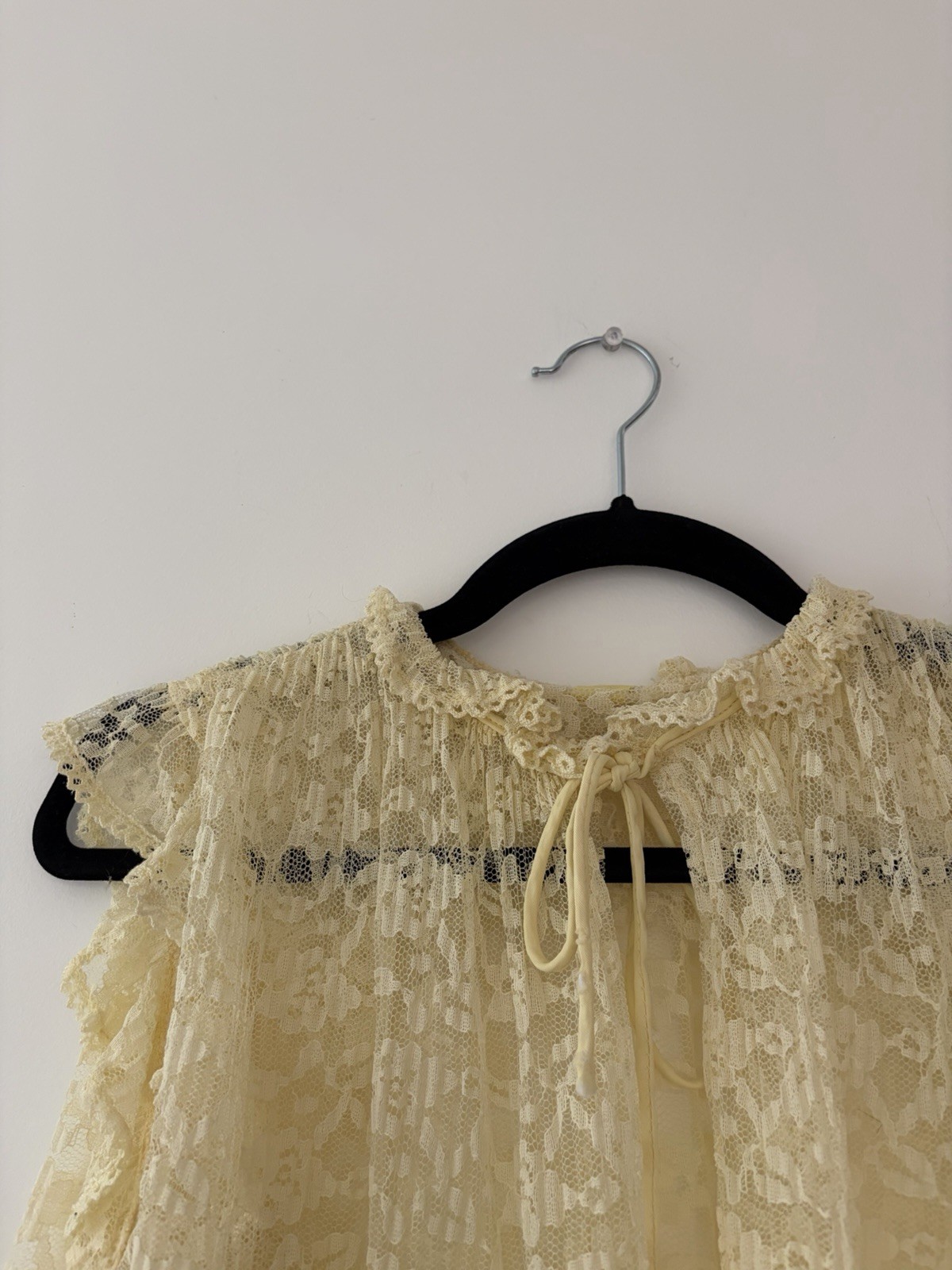 Vintage 60s-70s Lacy Top Women’s Size S Short Sleeve Blouse Yellow lace Coquette