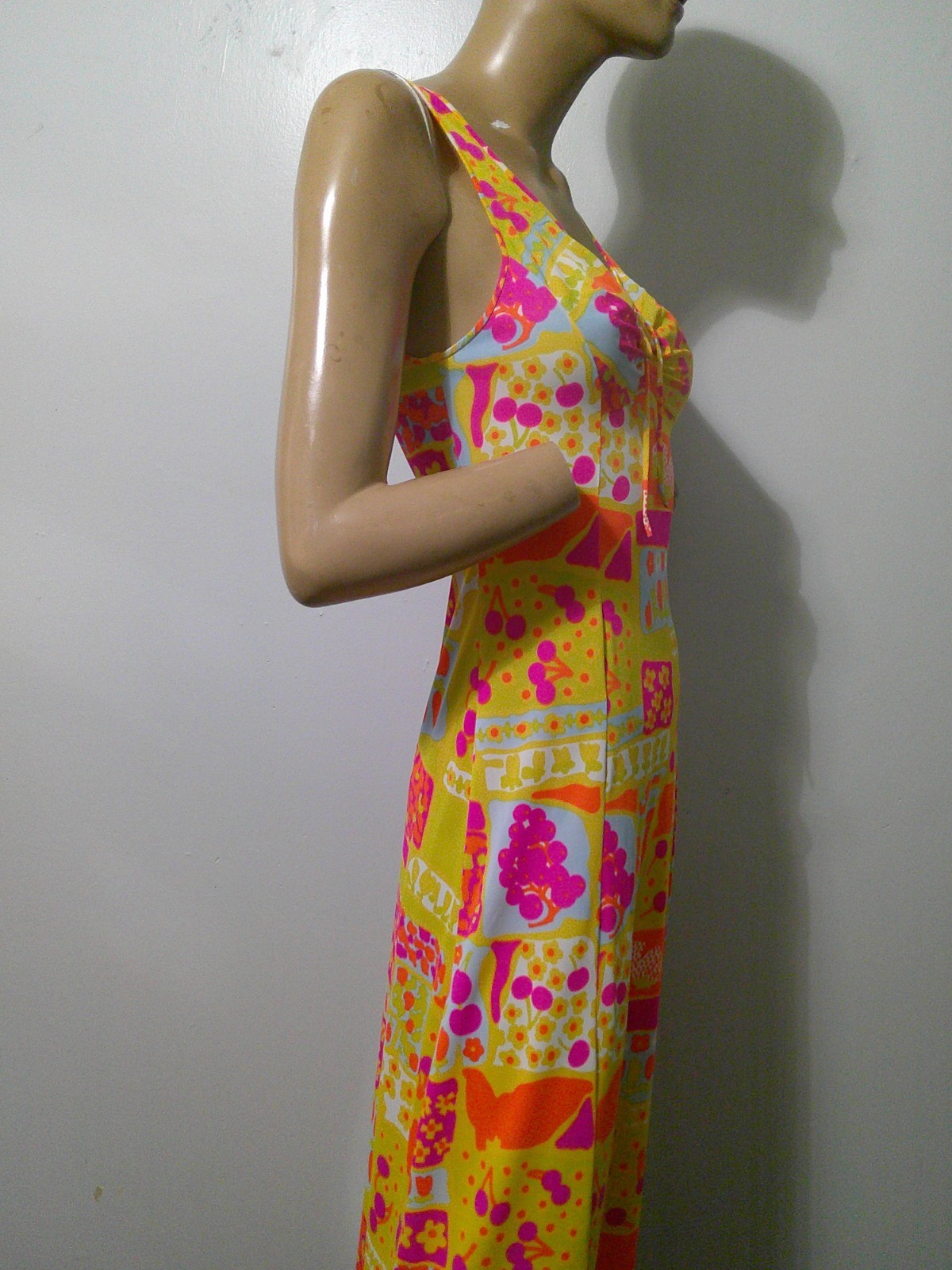 Vtg 60’s MOD Formfit Rogers Silky Slinky Nylon Keyhole Nightgown POP ART Print S