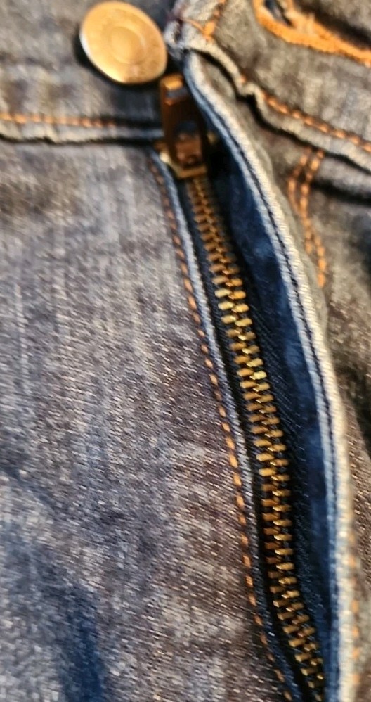Pre-Owned – Women’s Levi’s 505 Straight Jeans – 14 L – Free Ship!