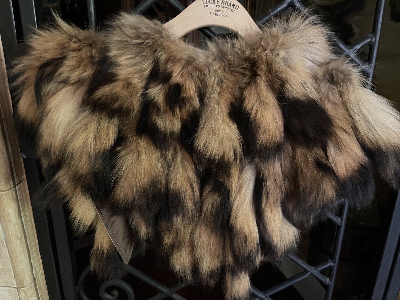 FINN RACCOON FUR COON TAIL CAPELET COLLAR WRAP JACKET HANDMADE VINTAGE RARE