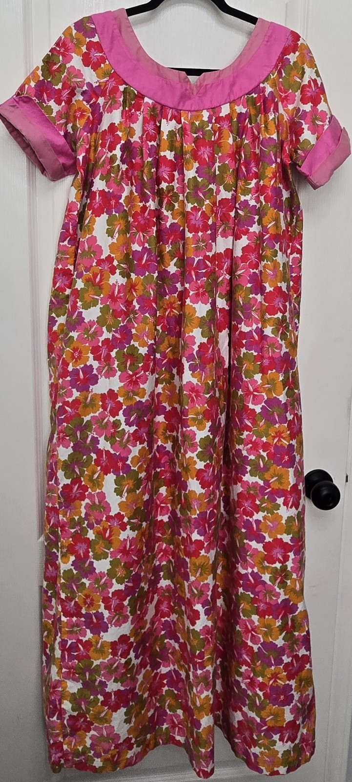 STAN HICKS HAWAIIAN CASUALS Vtg. Floral MUU MUU Dress Med/Lg (22in ptp) pockets