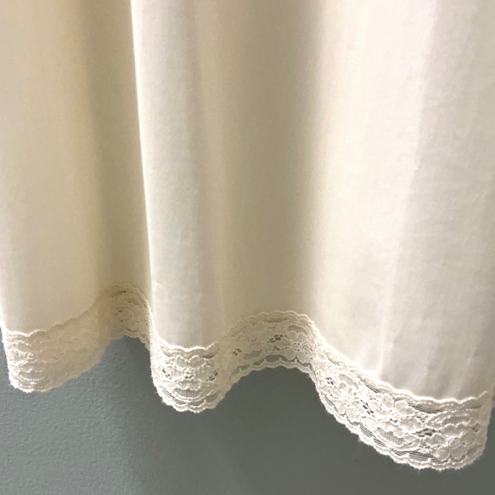 Vanity Fair Nylon & Lace Full Slip Ivory Size 34 T Lingerie Streetwear Vintage