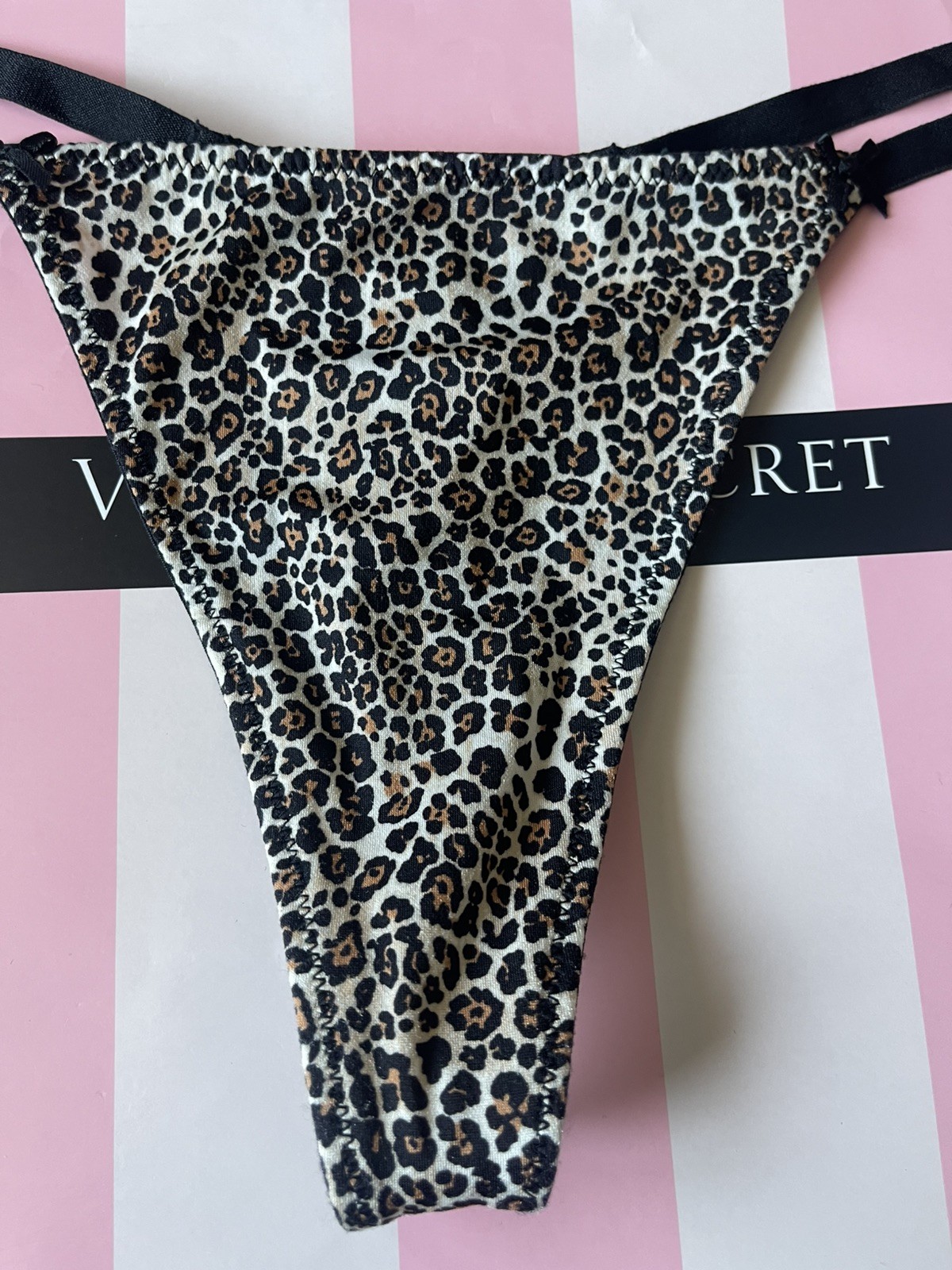 NWT 2013 Victoria’s Secret Very Sexy Thong, Animal Print- OS Silky-Smooth