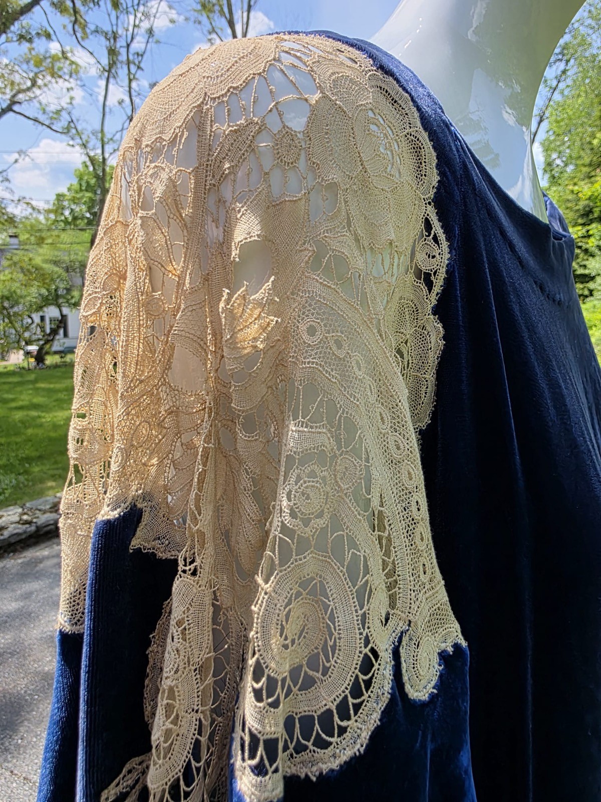 LATE 1920’S SAPPHIRE BLUE SILK VELVET DRESS W WHITE LACE INSERT PUFF SLEEVES