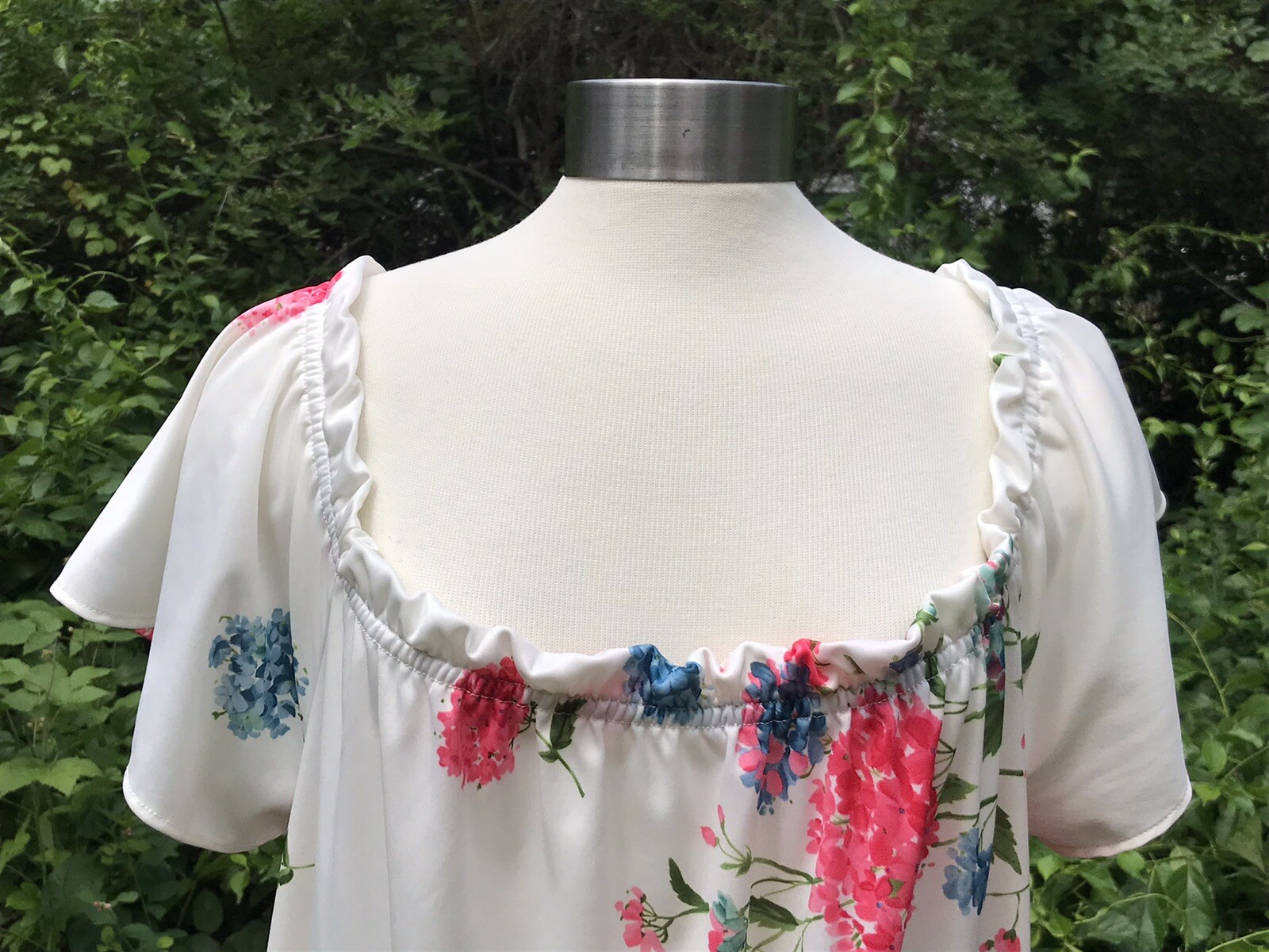 VINTAGE FLORAL BONWIT TELLER PINK MULTICOLOR READY TO WEAR HOUSE DRESS L/XL 60’S