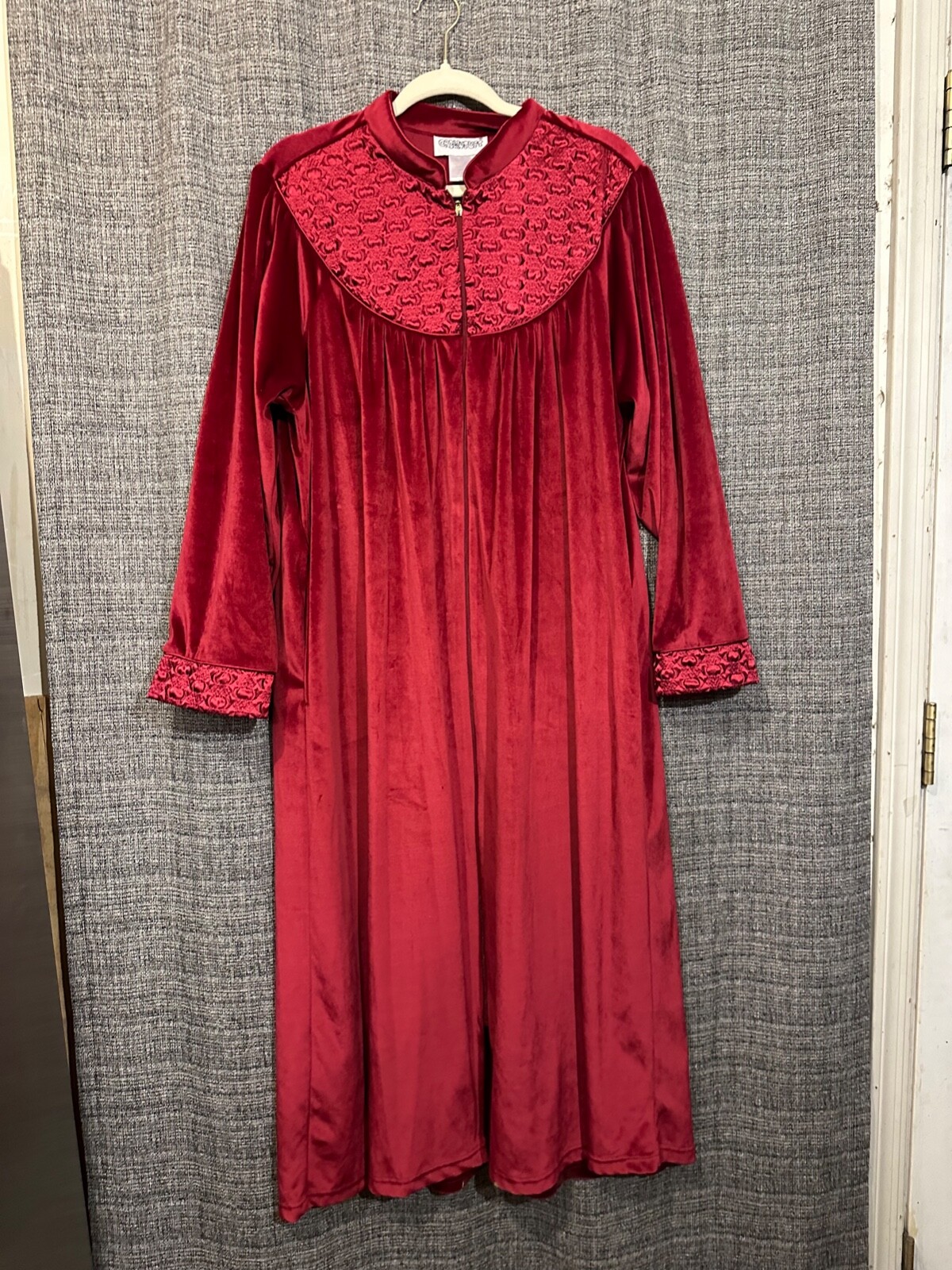Crowntuft Vintage Red Velour Textured Neckline & Cuff Zip Robe Womens XL
