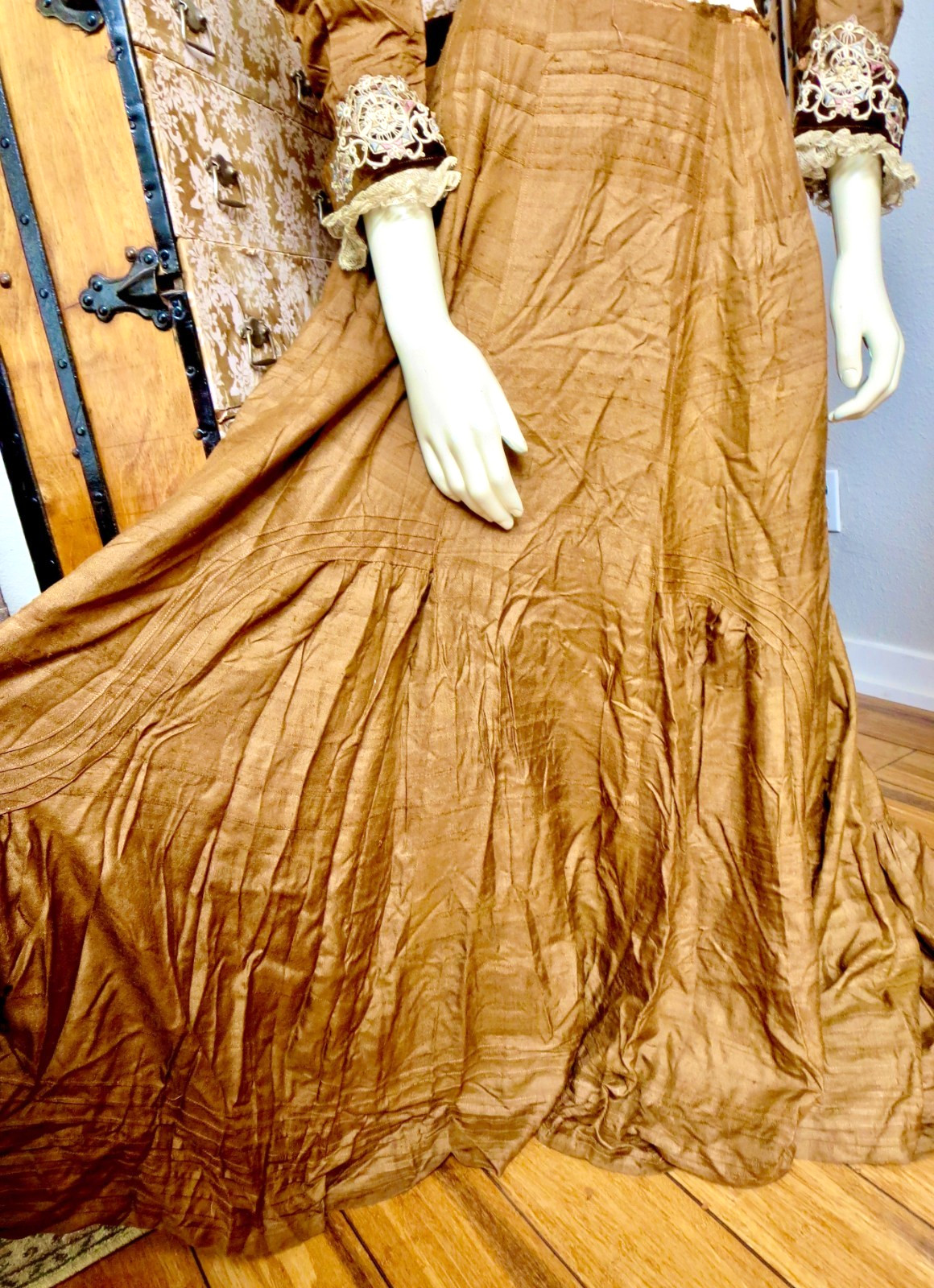 Antique Gibson Girl Brown Silk Two Piece Dress Mutton Sleeves High Neck