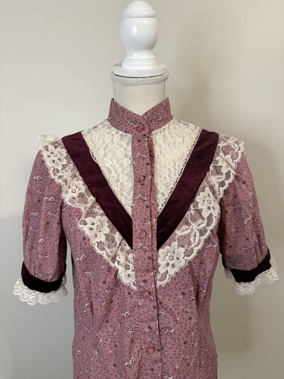 Vintage Spotlight Of California Mauve High Neck Ruffle Prairie Rose Button Up M