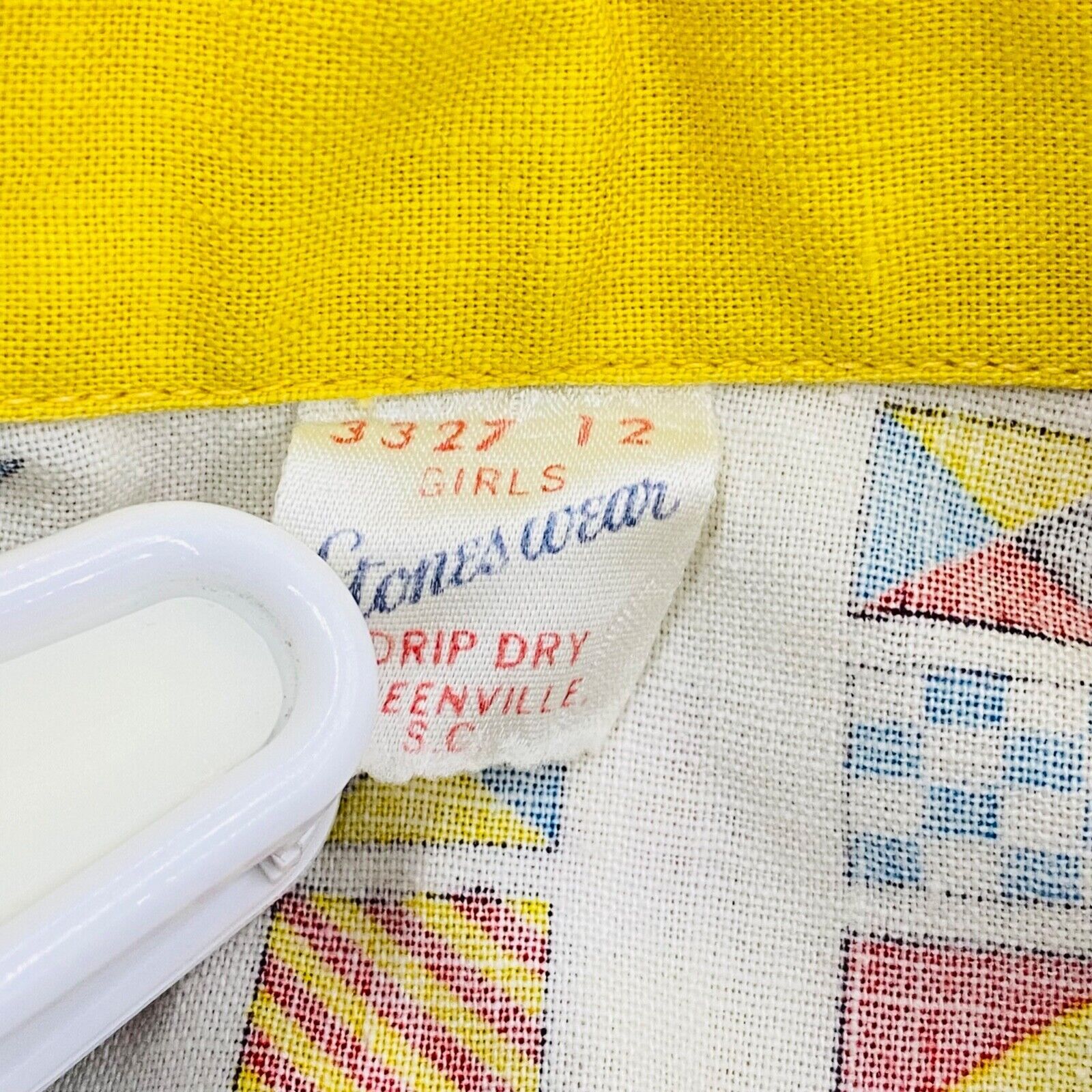 Vintage 1950s novelty print flags blouse, white yellow collar crop top shirt XS