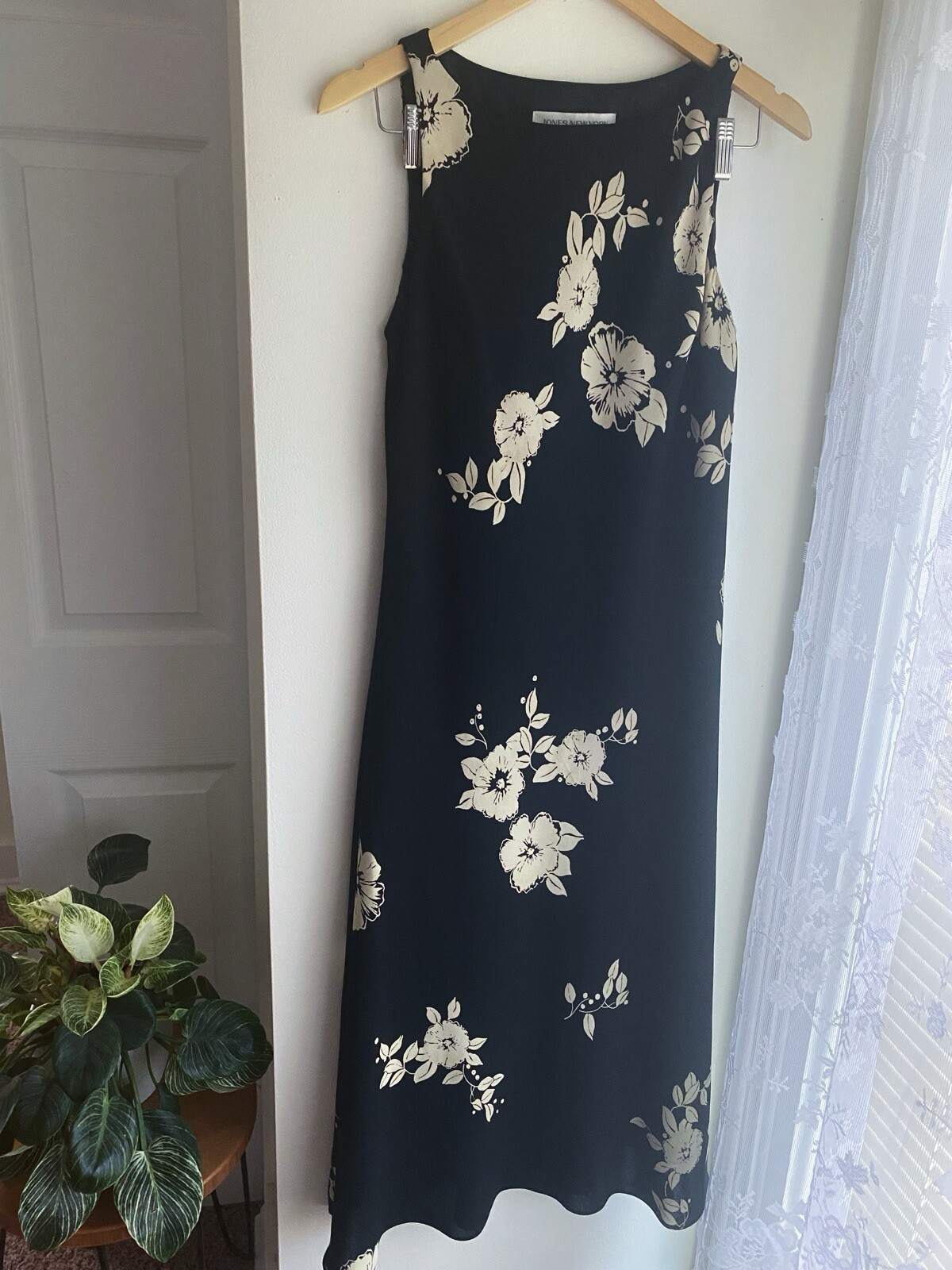 Vintage Jones New York 90s Black Floral Gown Maxi Dress Sleeveless Shift Size 10