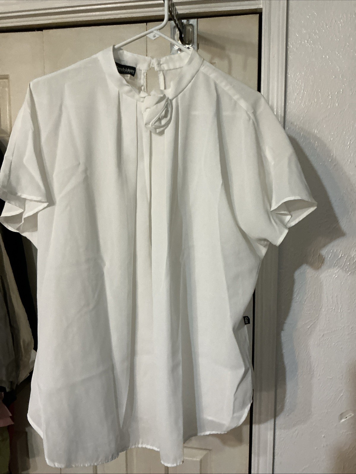 1980 s Retro. Fresh Ideals of California. Women’s Size 44 Blouse. Rosette Rose.