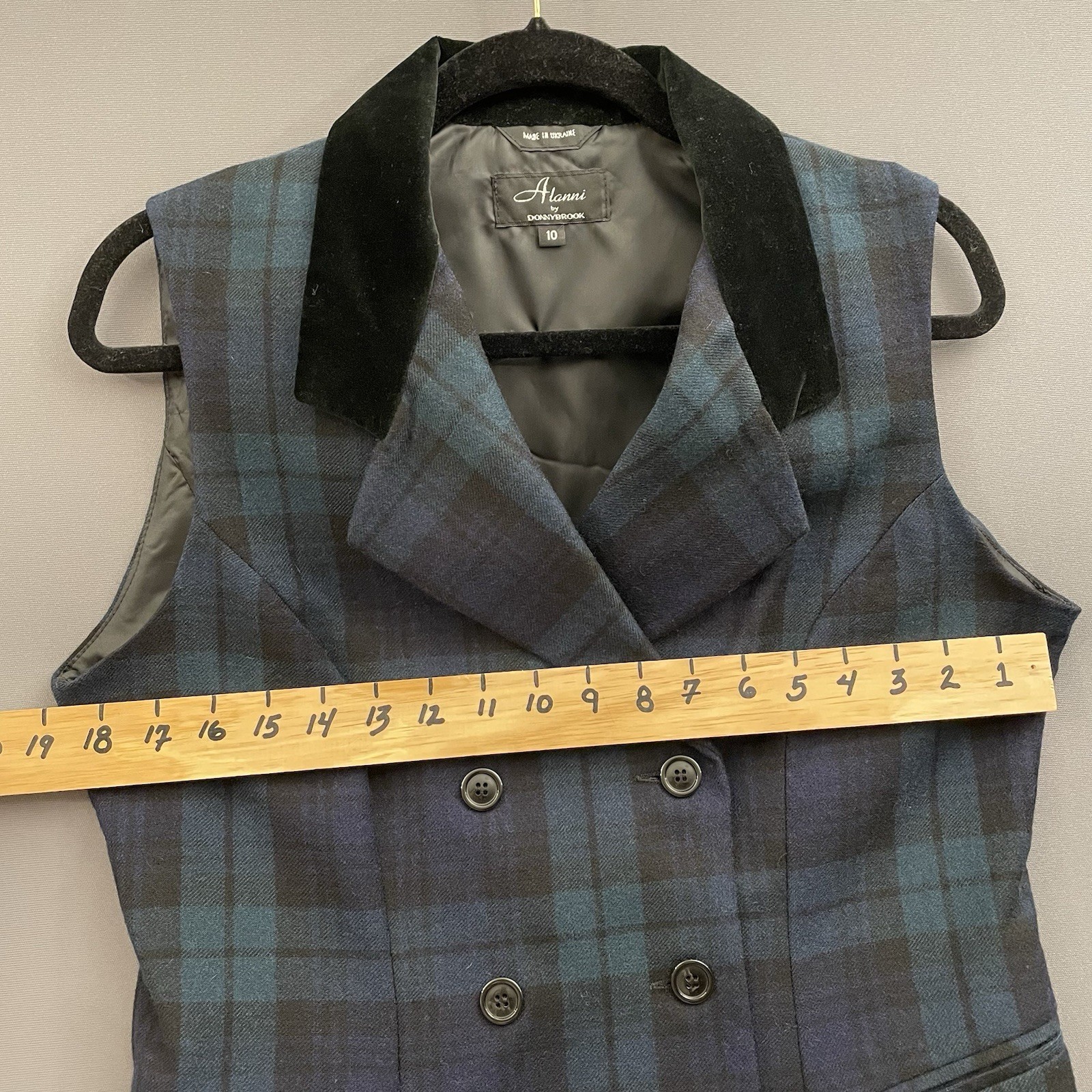 Vtg Alanni by Donnybrook Vest Dbl Breasted Wool Tartan Plaid Black Velvet Collar