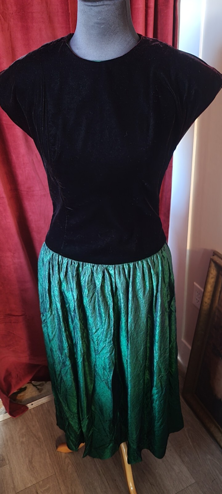 Oberon by Ebi Dress, Size 8, Black Velvet, Green Tafetta