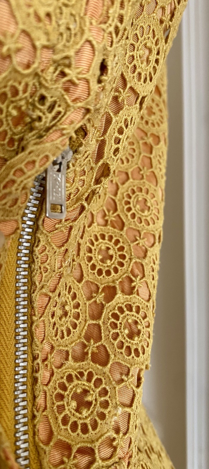 Vintage 50s 60s Gold Lace Manila Cheongsam Dress Carved Bodhi Rose Buttons XS/ S