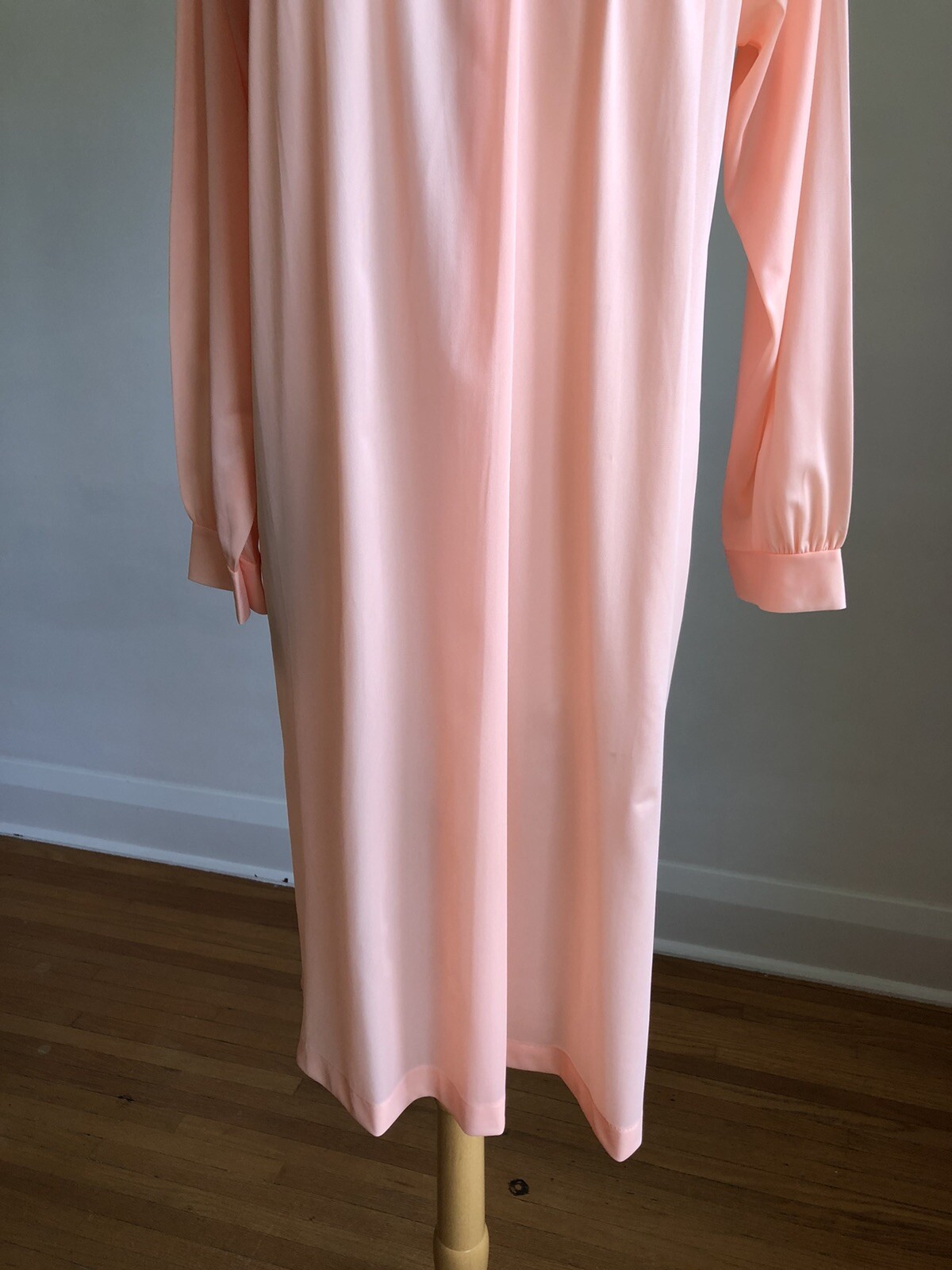 STUNNING VTG KATZ Peach Nylon & Lace Embroidered Nightgown Lingerie SZ S