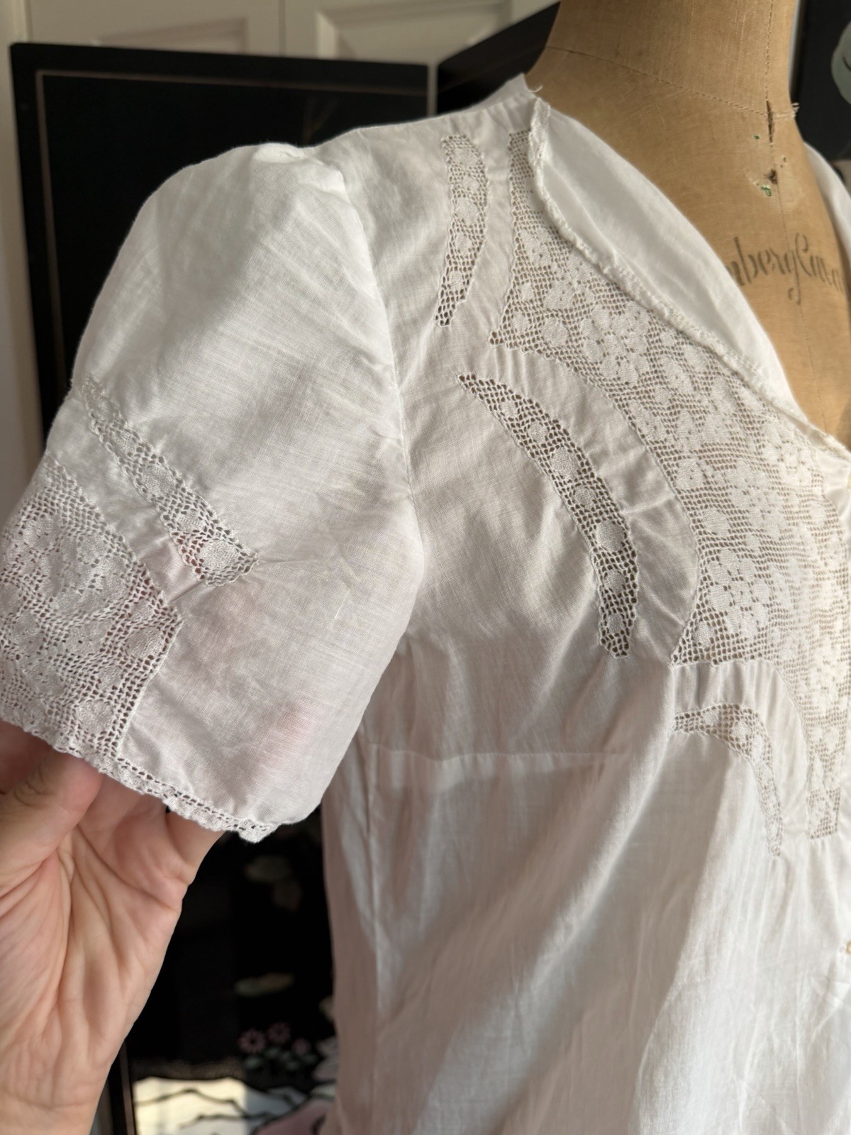 Vintage 1940’s White Cotton Blouse Dotted Swiss & Crochet Lace Puff Sleeve Top