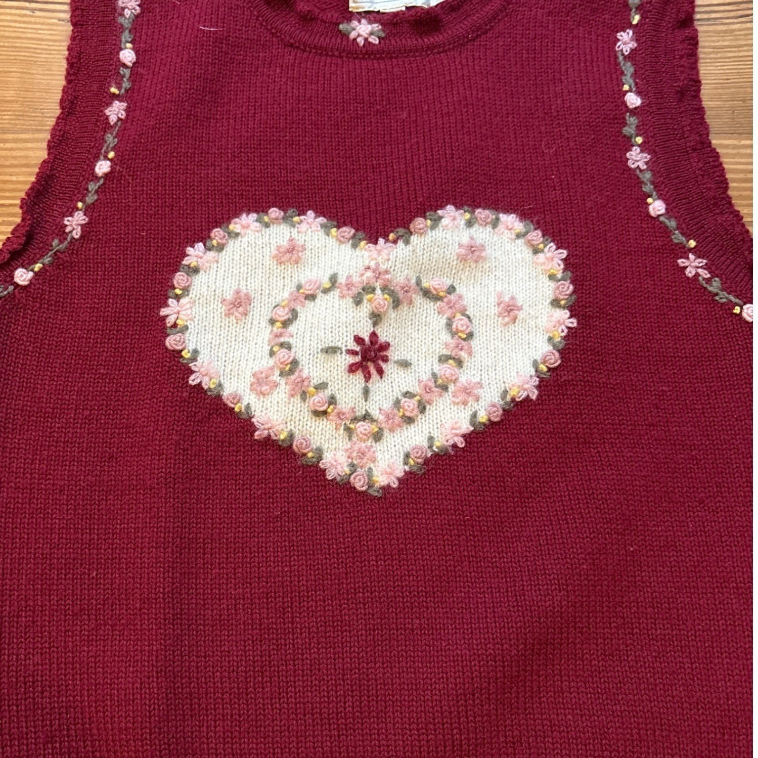 The Eagle’s Eye Sweater Vest Women Burgundy Good Floral Heart Wool SIZE M