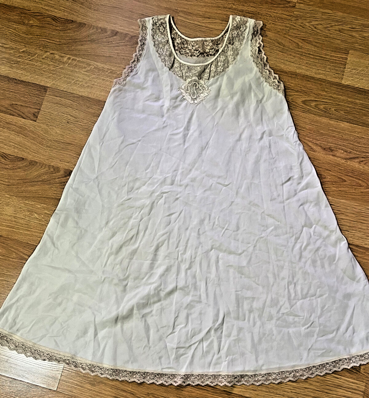 Beautiful VINTAGE Ivory Blush Lace Satin Embroidery Full Slip Nightgown