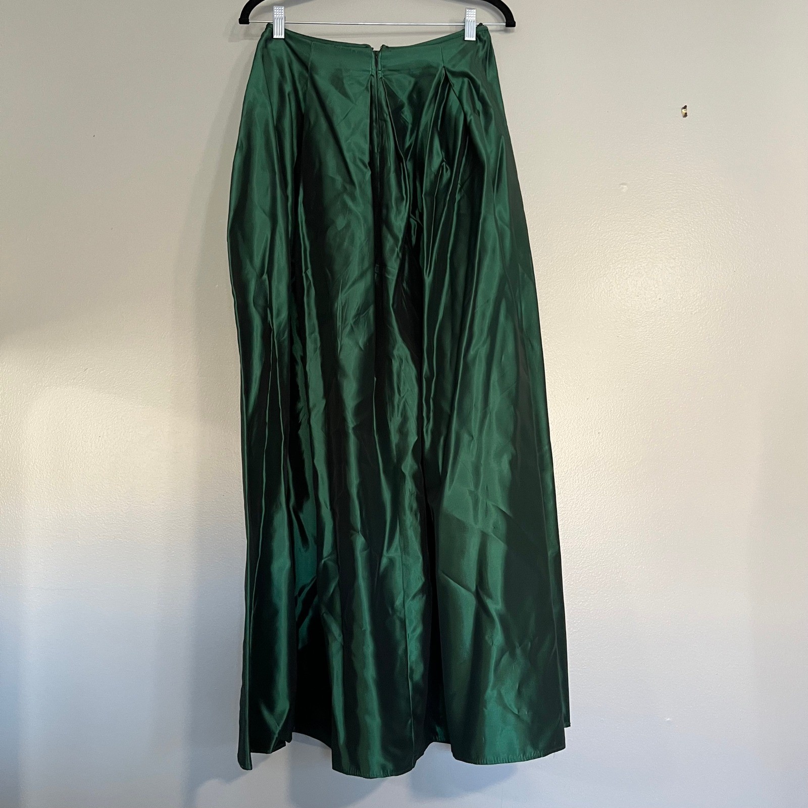 Zum Zum Niki Livas Vintage 2 Piece Formal Set Emerald Sequin top 7/8 skirt 9/10