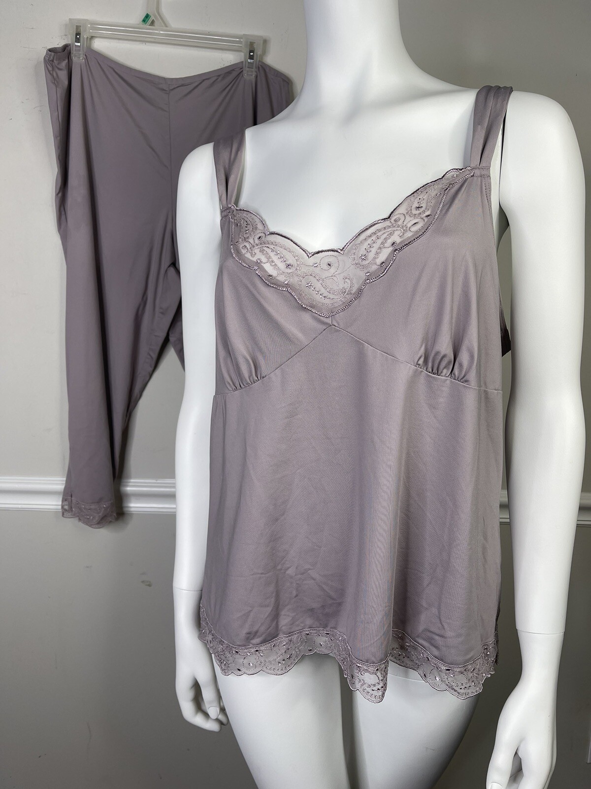 Soma XL Pjs Capri Set Cami Top Lace Lightweight Sexy Gray Flaw