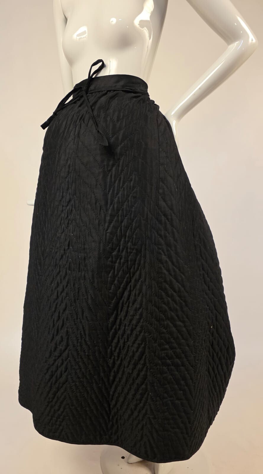 VICTORIAN 19TH C HAND QUILTED POLISHED COTTON PETTICOAT